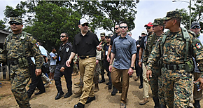 Secretario interino de Seguridad de EEUU visita base de migrantes en Panam