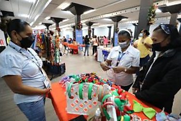 Ampyme realiza bazar navideño en apoyo a emprendedores