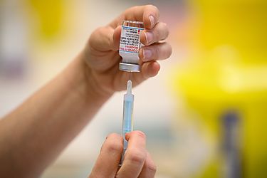 Moderna prepara vacuna conjunta contra gripe y covid para lanzarla en 2023