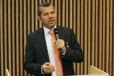 Arsenio Domínguez candidato de Panamá para secretario general de la OMI