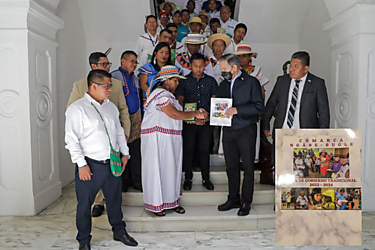 Presidente Cortizo Cohen recibi plan de gobierno tradicional de la comarca Ngbe Bugl 20222034