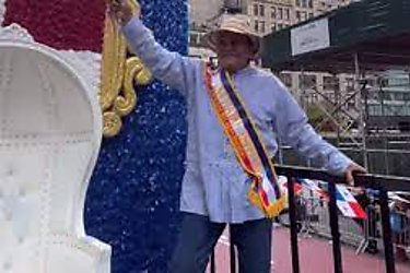 Roberto Durn representa a Panam en el Desfile de la Hispanidad