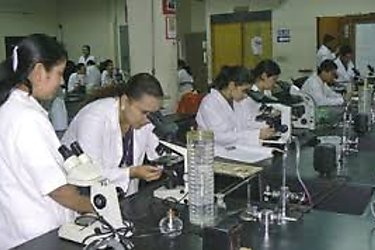 Estudiantes de Medicina enfrentan obstculos para la prueba de certificacin