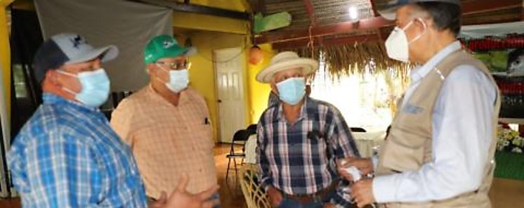 Gobierno se reúne con productores de Veraguas afectados por huracanes Iota y Eta
