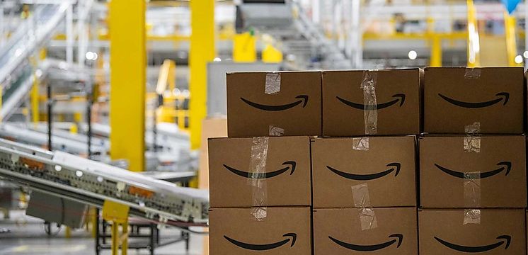 Amazon rastrea cada minuto del horario de sus empleados que afirman evitar beber agua o ir al baño por miedo a ser despedidos según un informe