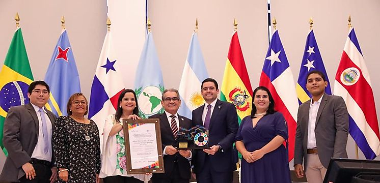 Vicepresidente Carrizo y ministra Castillo entregaron Reconocimiento a las Buenas Prácticas del Sello ODS
